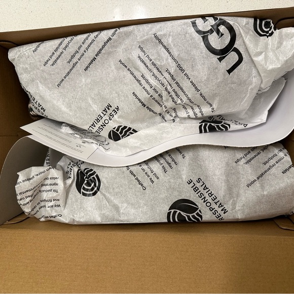 UGG Women’s Tazz in Hickory size 7 - Picture 3 of 8